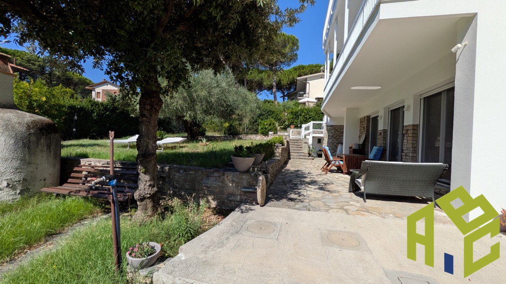 Villa con giardino a Rosignano Marittimo