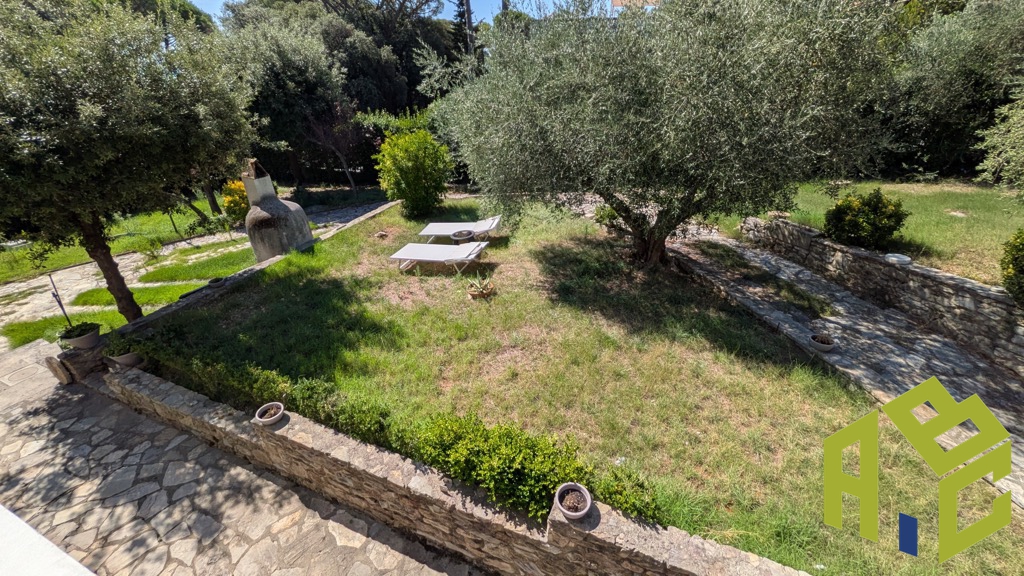 Villa con giardino a Rosignano Marittimo
