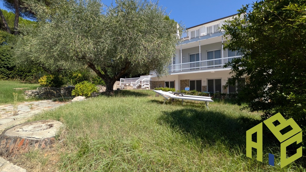 Villa con giardino a Rosignano Marittimo