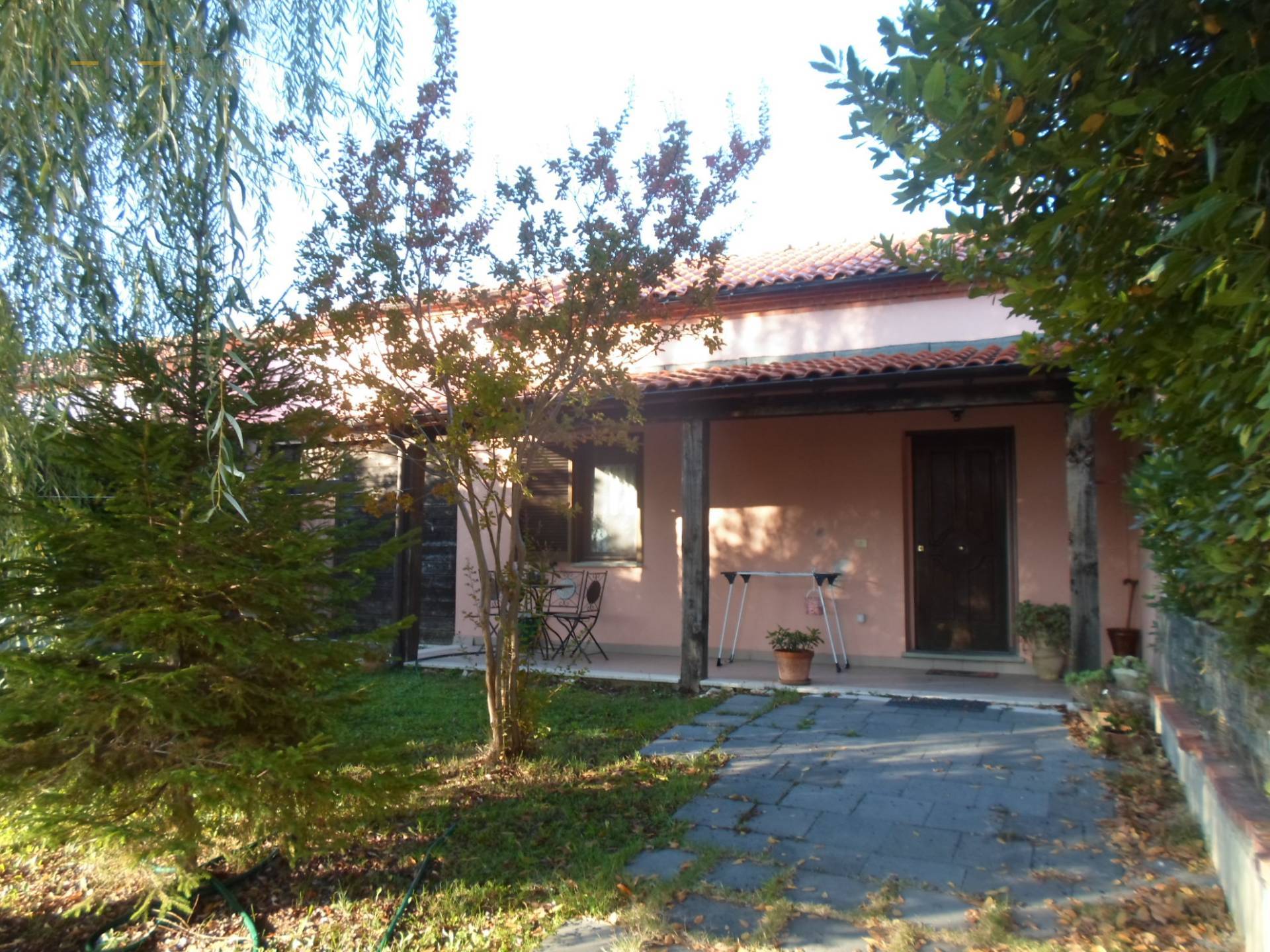 Villa in vendita, Comunanza montana