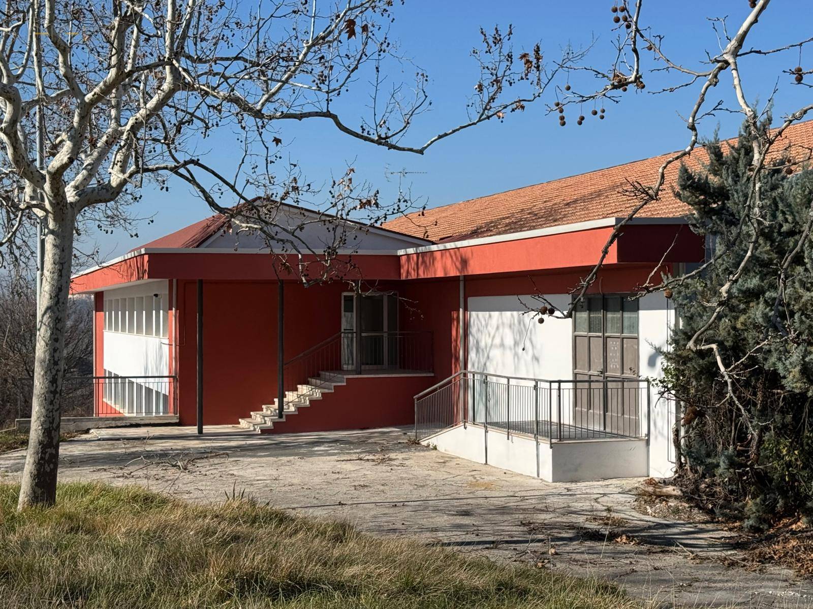 Locale Artigianale / Deposito in vendita a Loro Piceno