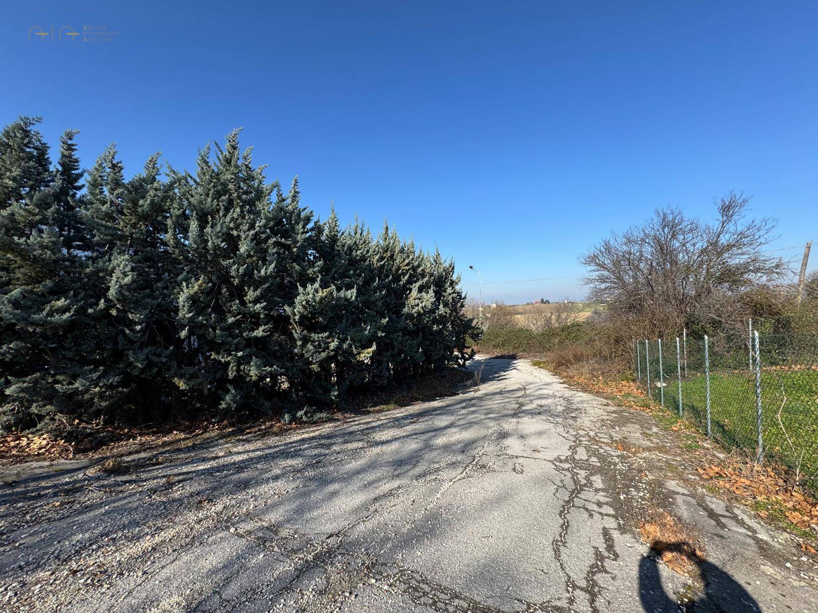 Locale Artigianale / Deposito in vendita a Loro Piceno