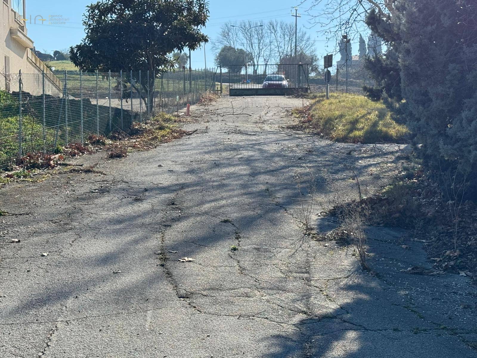 Locale Artigianale / Deposito in vendita a Loro Piceno