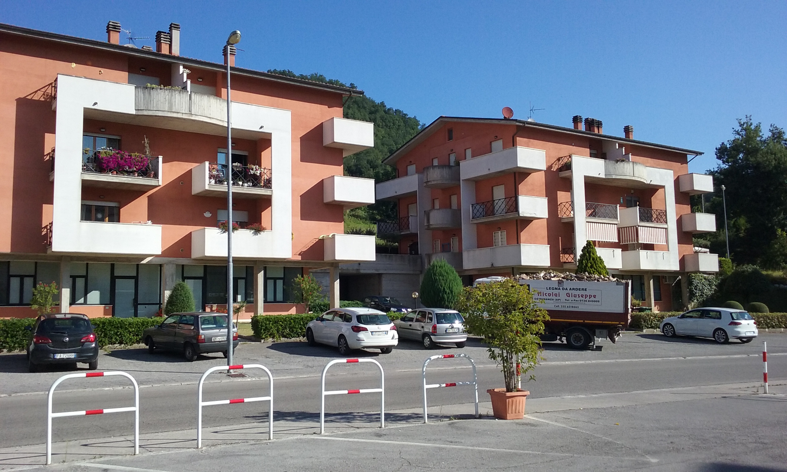 Locale Commerciale in vendita a Comunanza, Centrale / Centro Storico