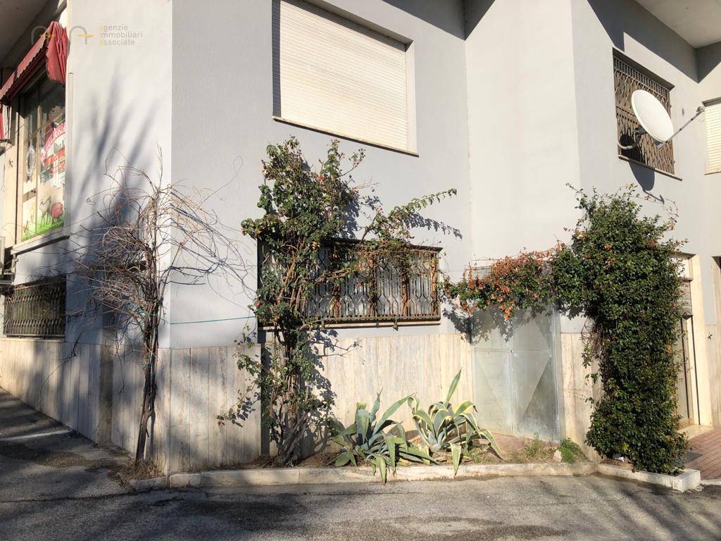 Ufficio / Studio Professionale in affitto a Comunanza, Centrale / Centro Storico