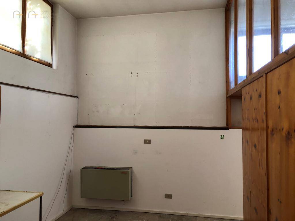 Ufficio / Studio Professionale in affitto a Comunanza, Centrale / Centro Storico