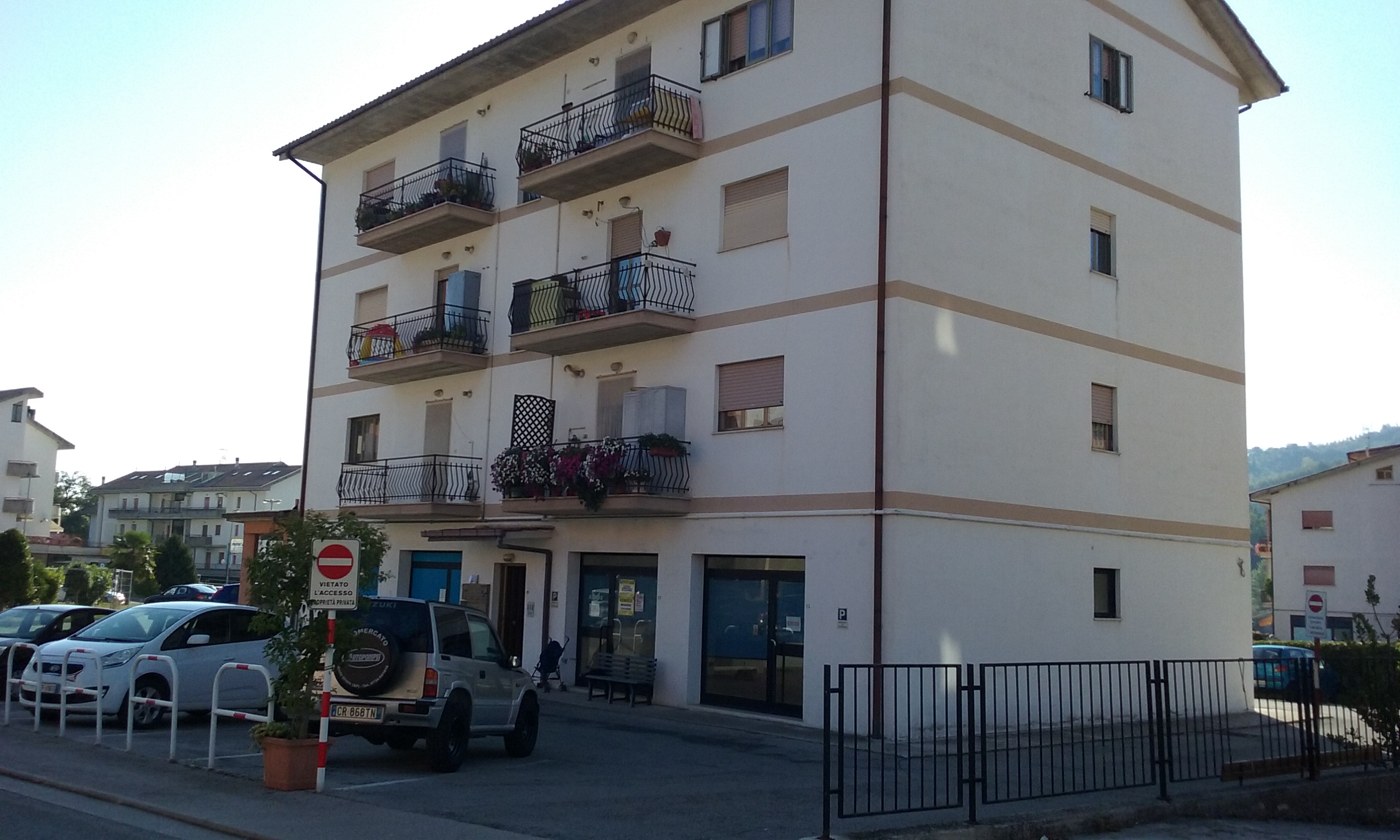 Locale Commerciale in vendita a Comunanza, Centrale / Centro Storico