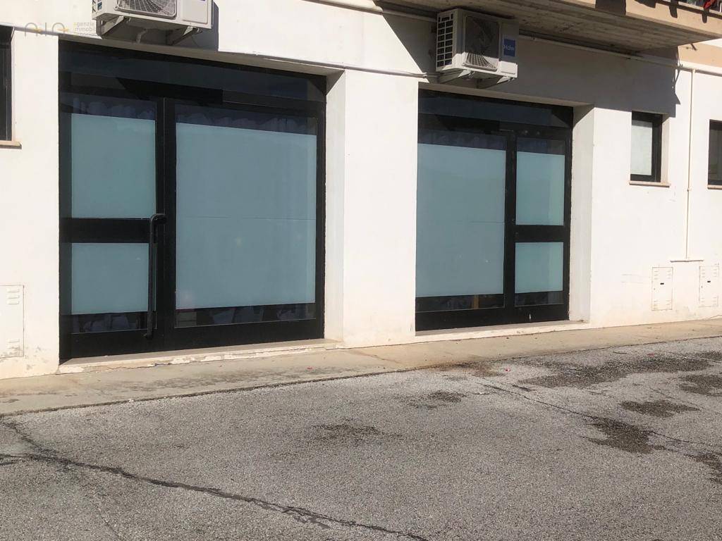 Locale Commerciale in vendita a Comunanza, Centrale / Centro Storico