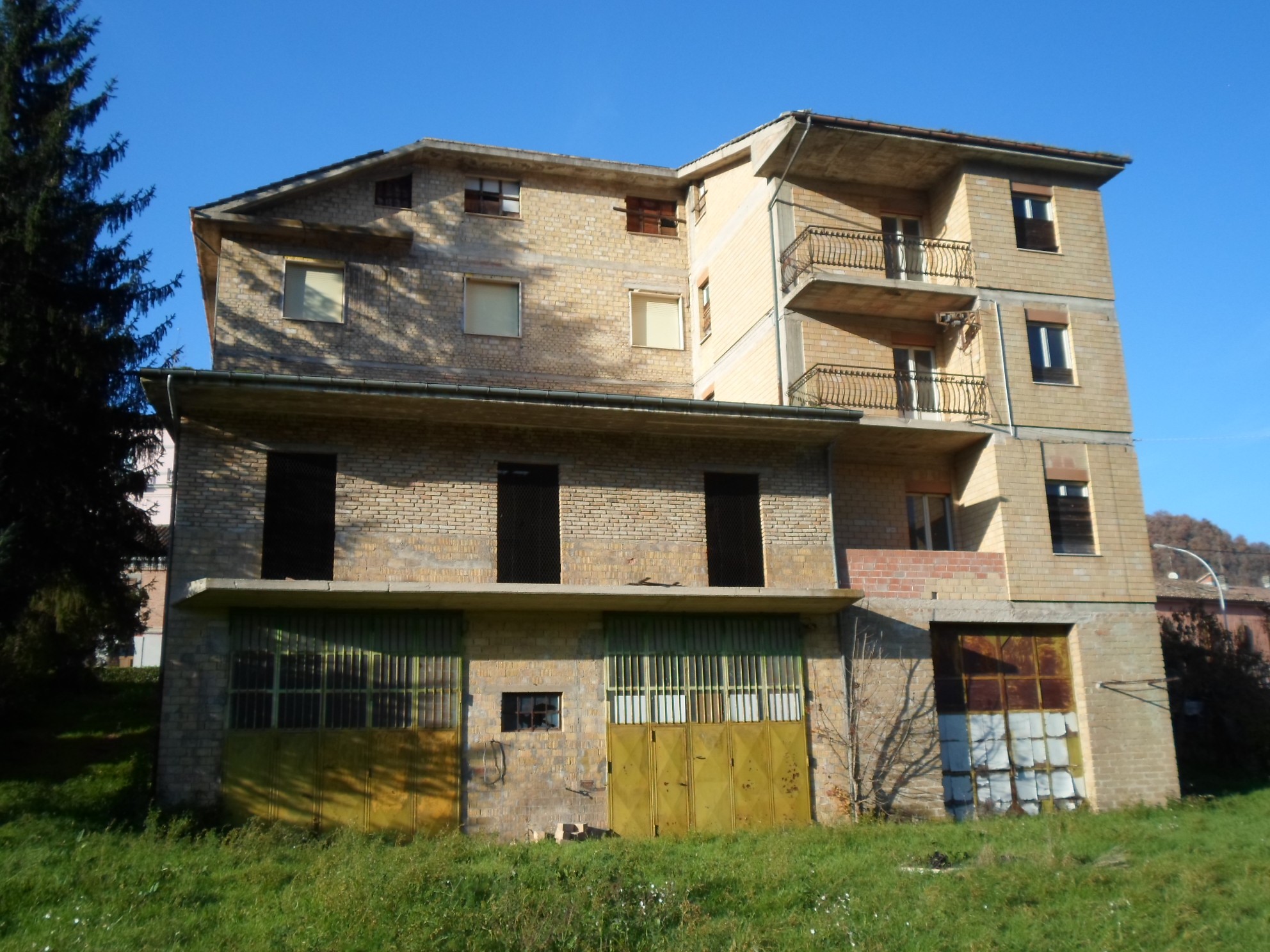 Stabile / Palazzo in vendita a Comunanza, Centrale / Centro Storico