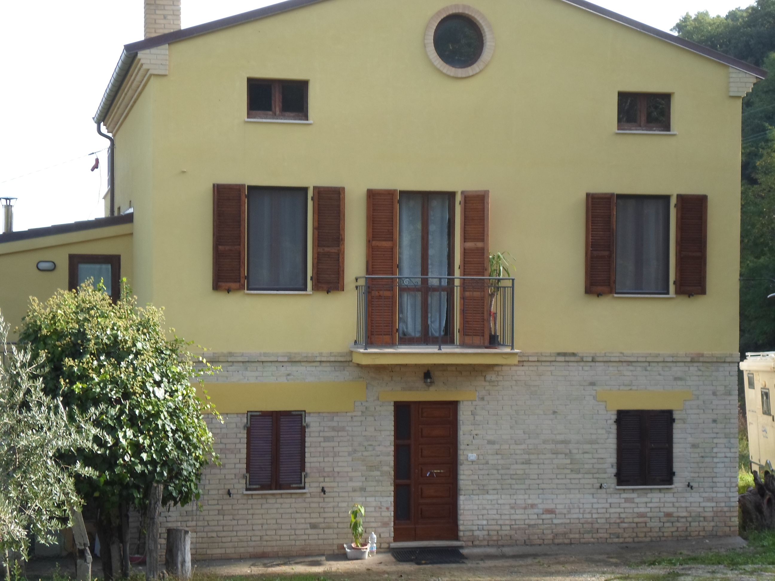 Casale Colonico Rustico in vendita a Monterubbiano