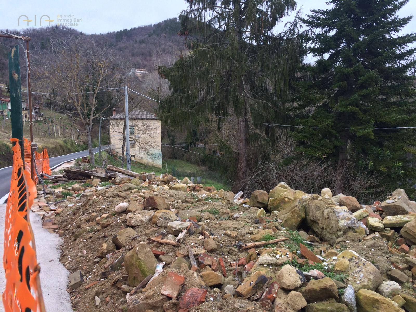 Casale Colonico Rustico in vendita a Amandola, Collinare