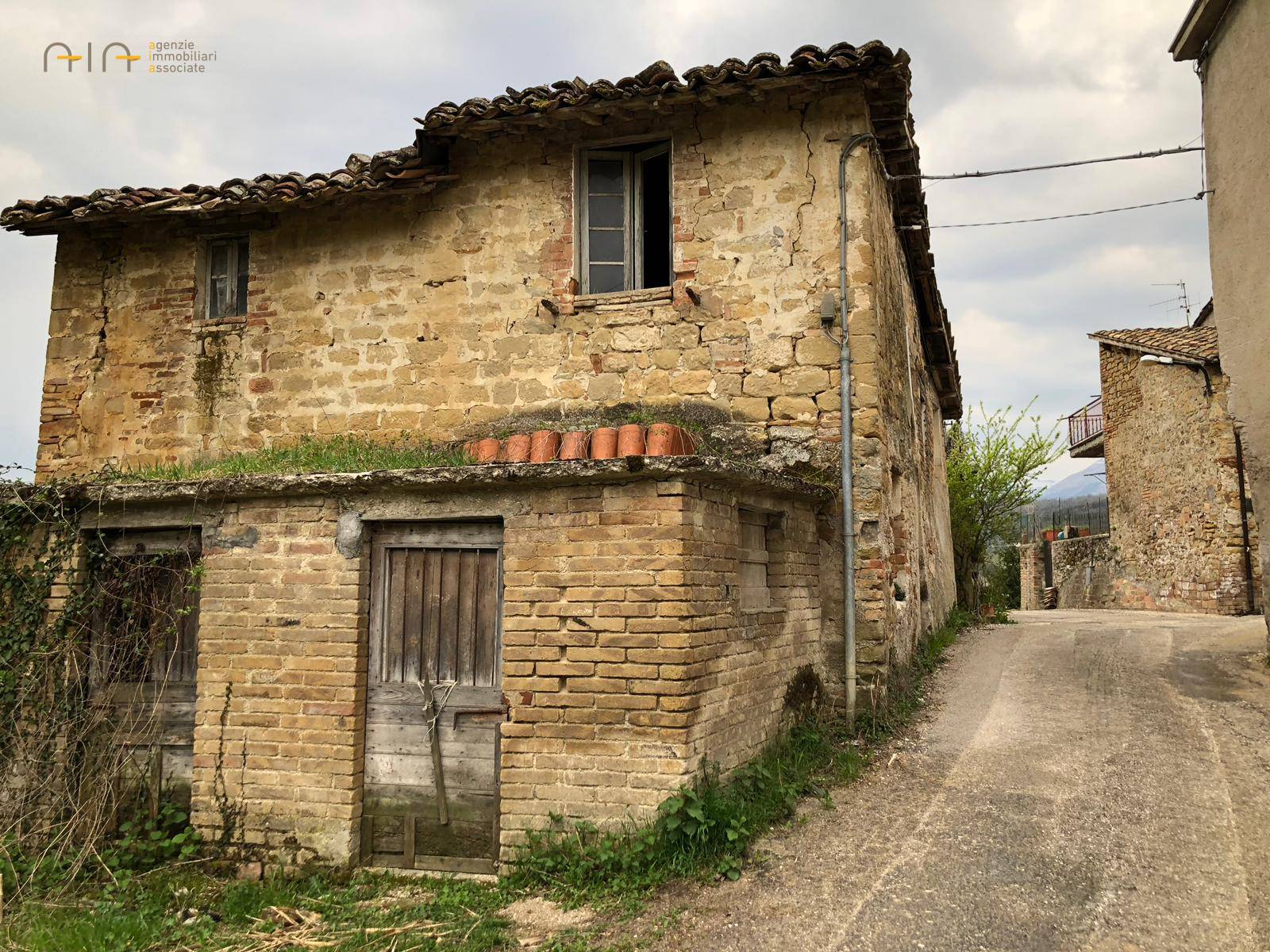 Casale Colonico Rustico in vendita a Amandola, Collinare