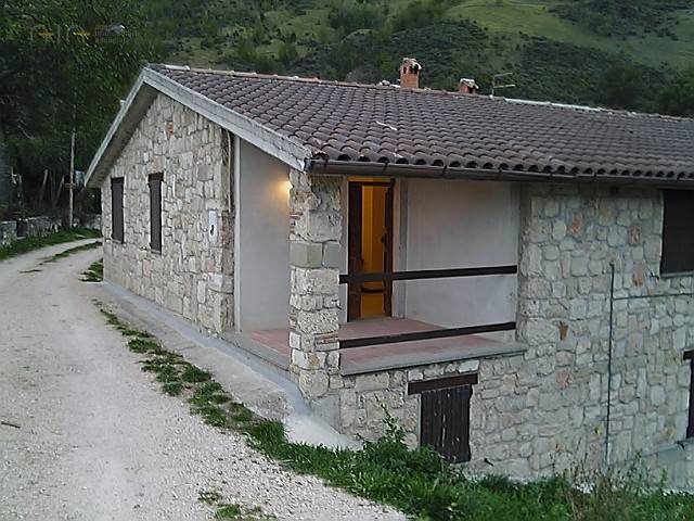 Casale Colonico Rustico in vendita a Montemonaco