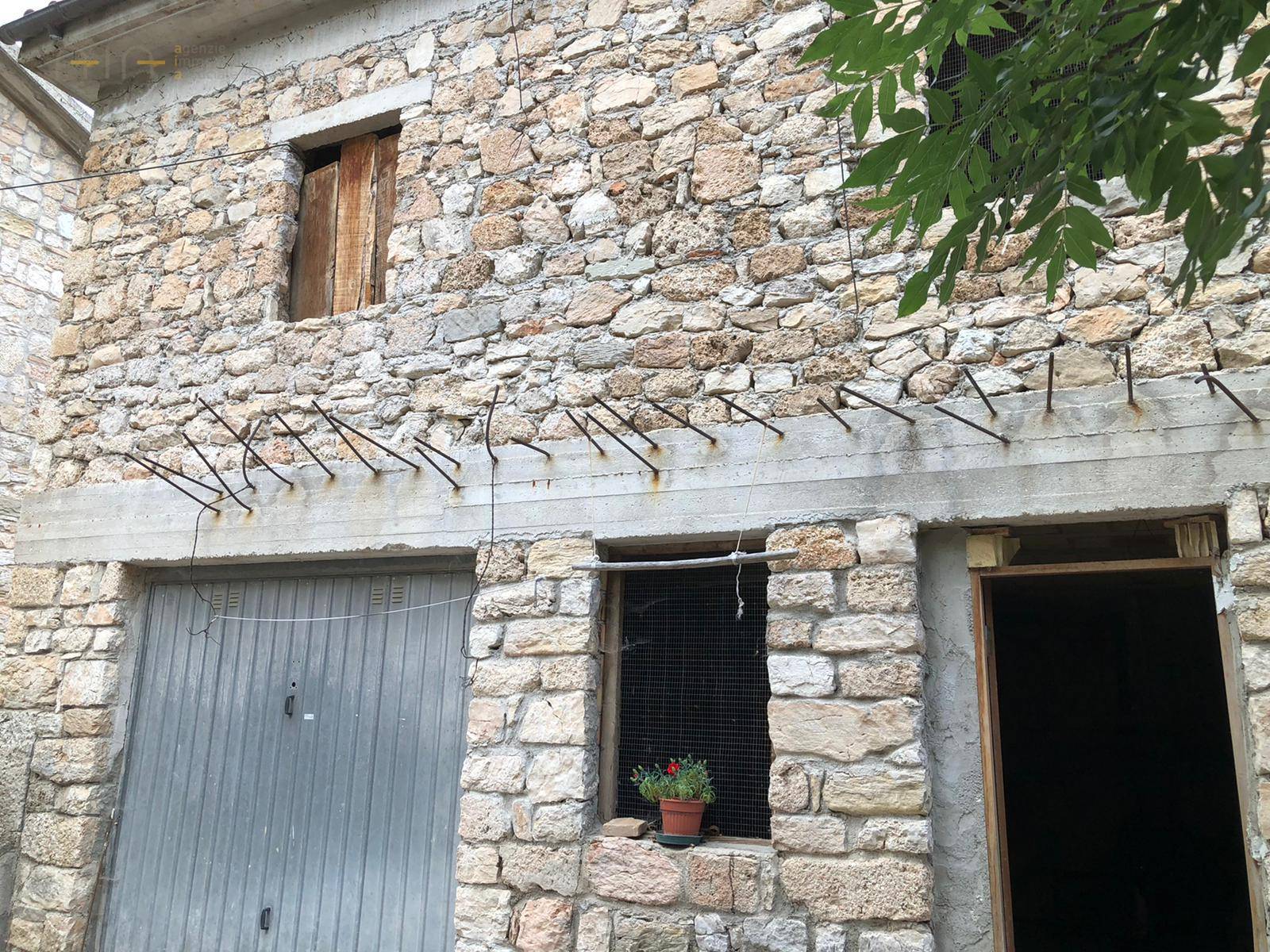 Casa cielo - terra in vendita a Montemonaco, San Biagio