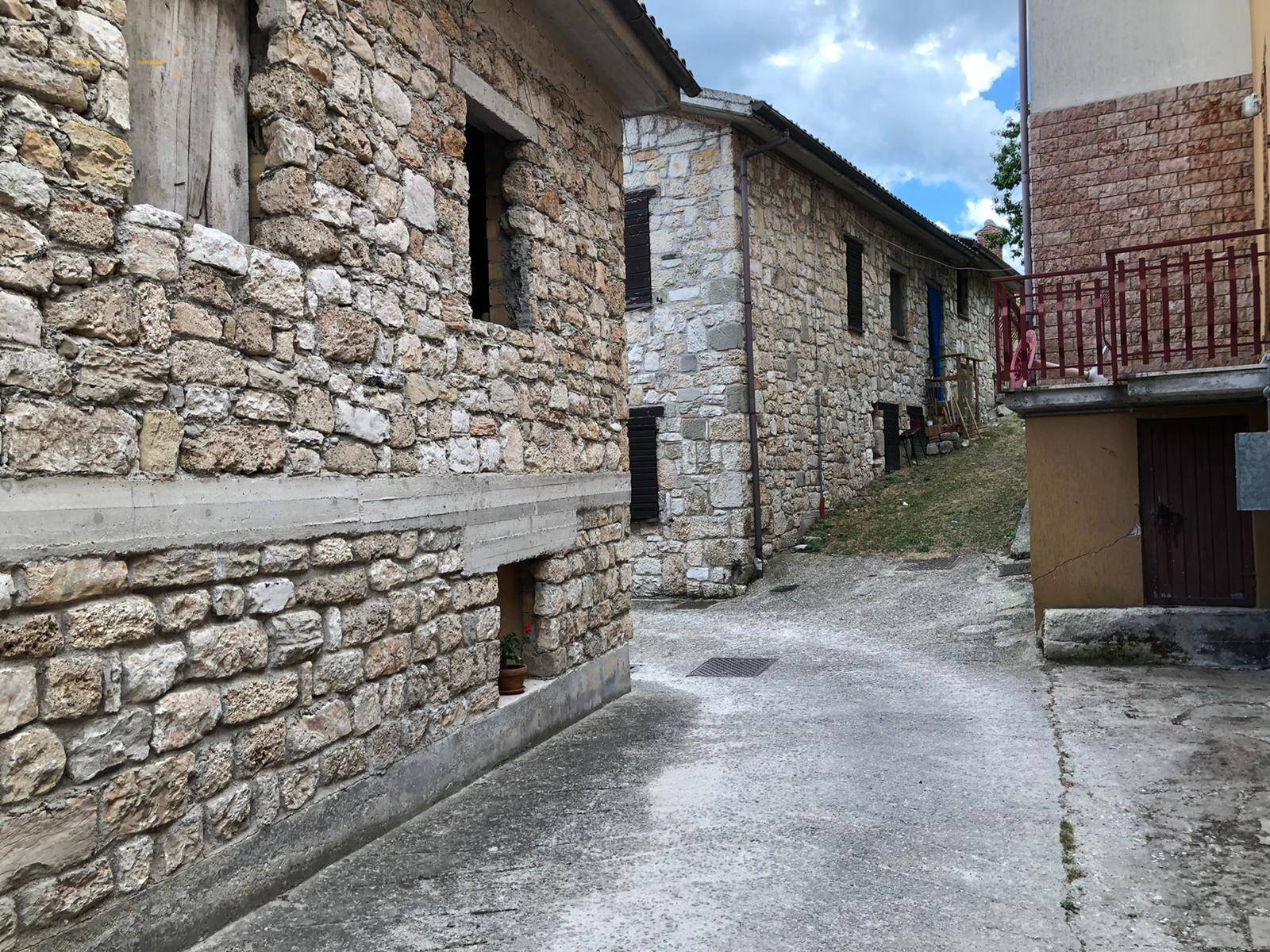 Casa cielo - terra in vendita a Montemonaco, San Biagio