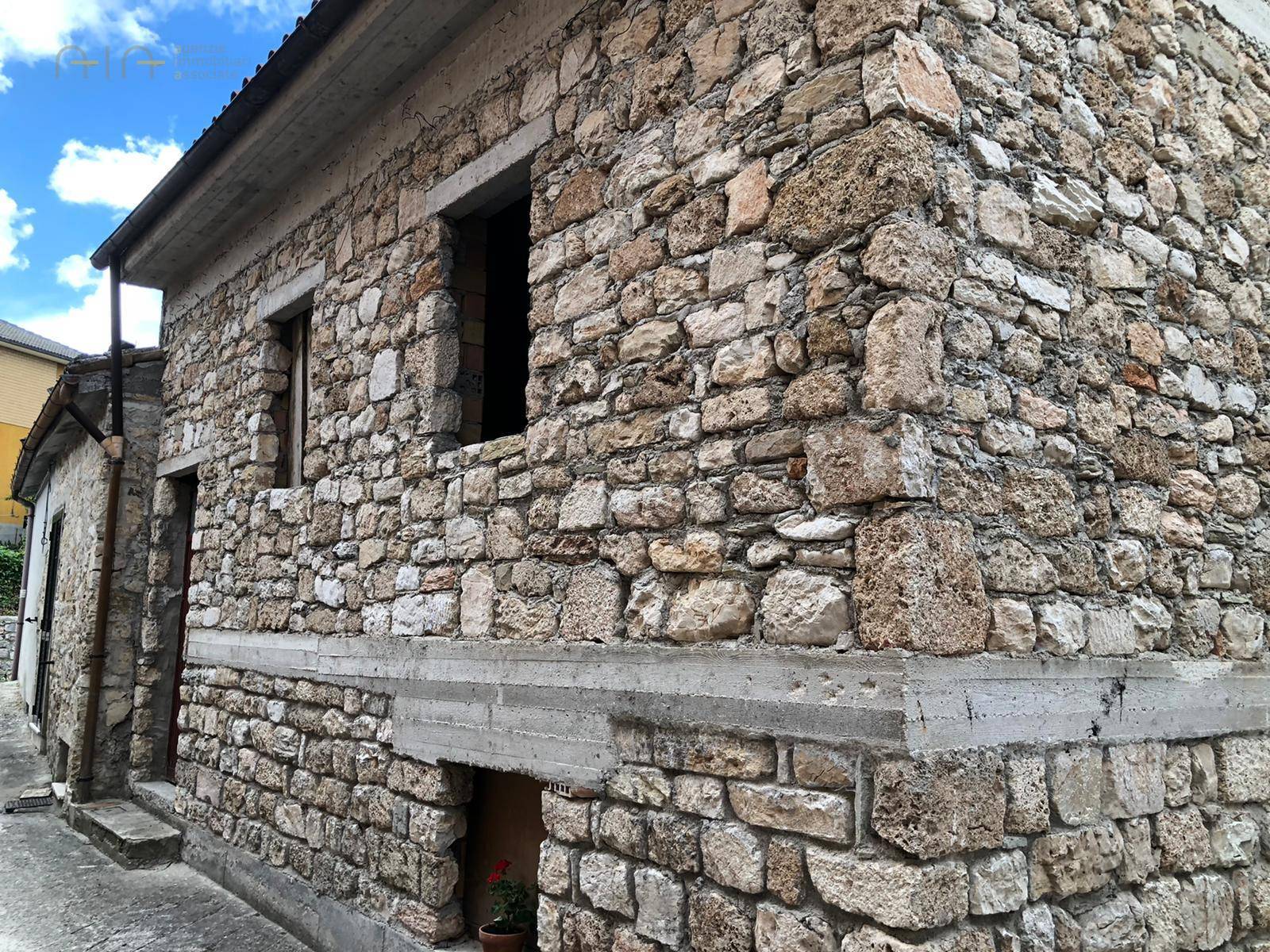 Casa cielo - terra in vendita a Montemonaco, San Biagio