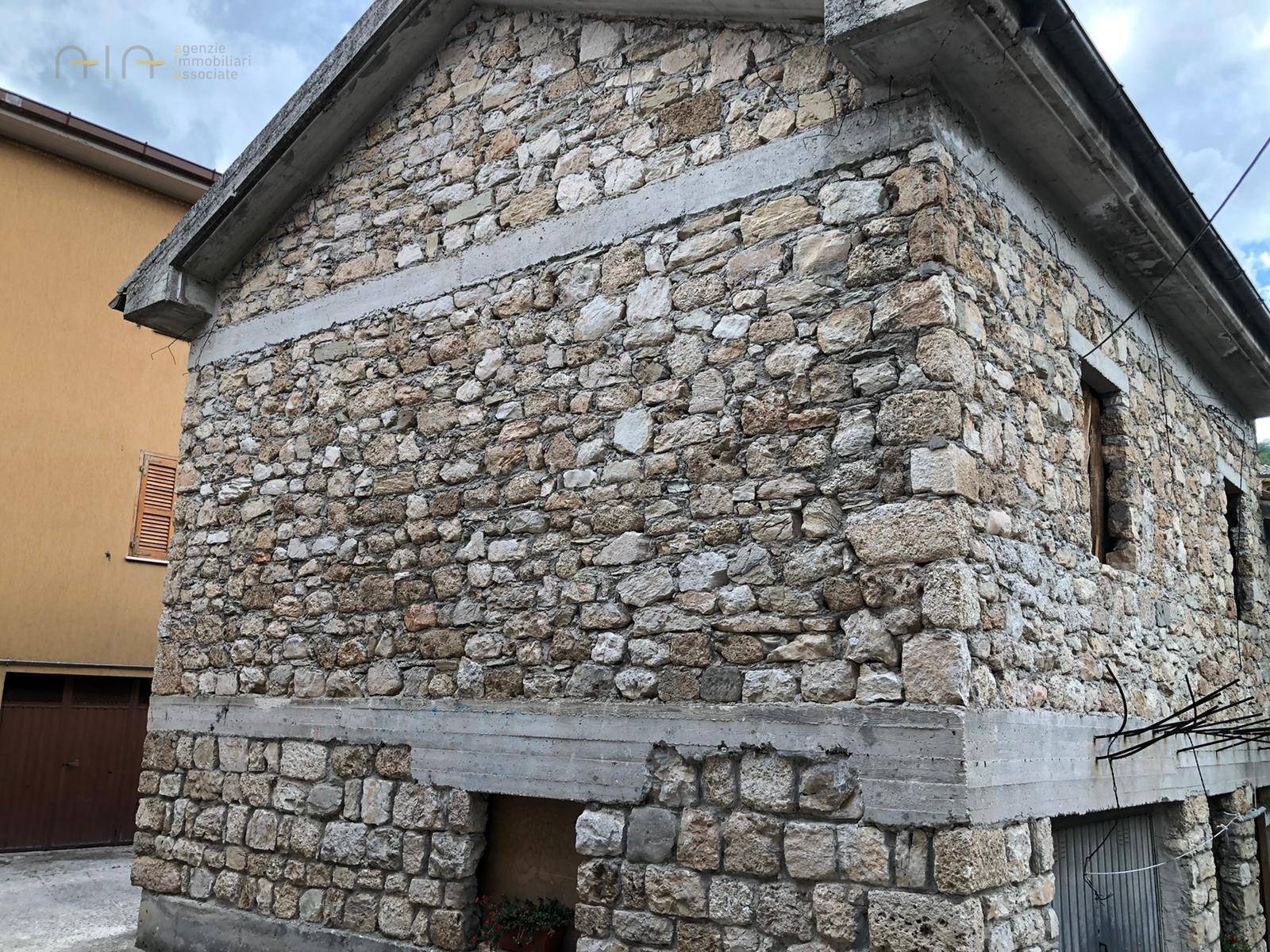 Casa cielo - terra in vendita a Montemonaco, San Biagio