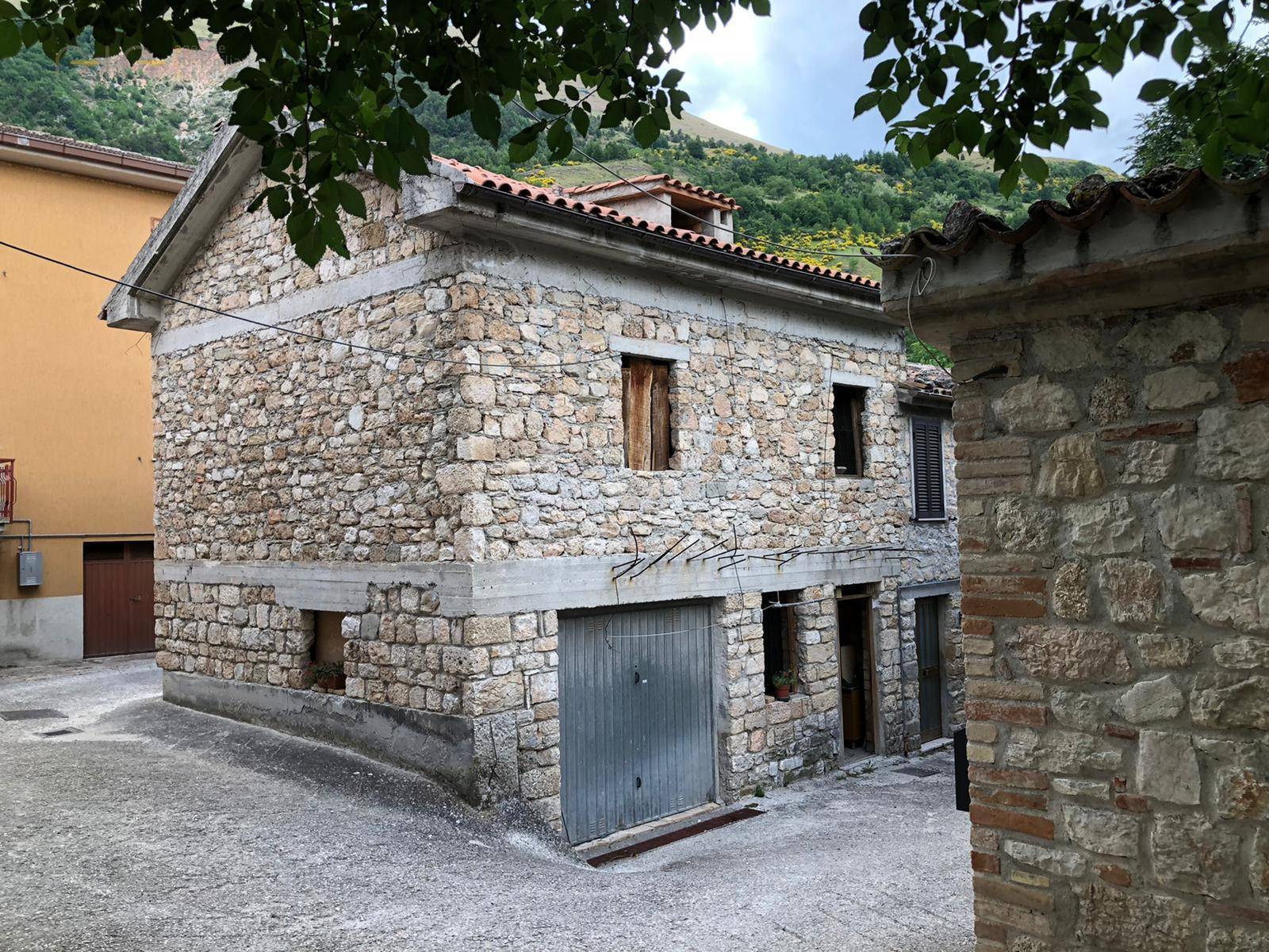 Casa cielo - terra in vendita a Montemonaco, San Biagio