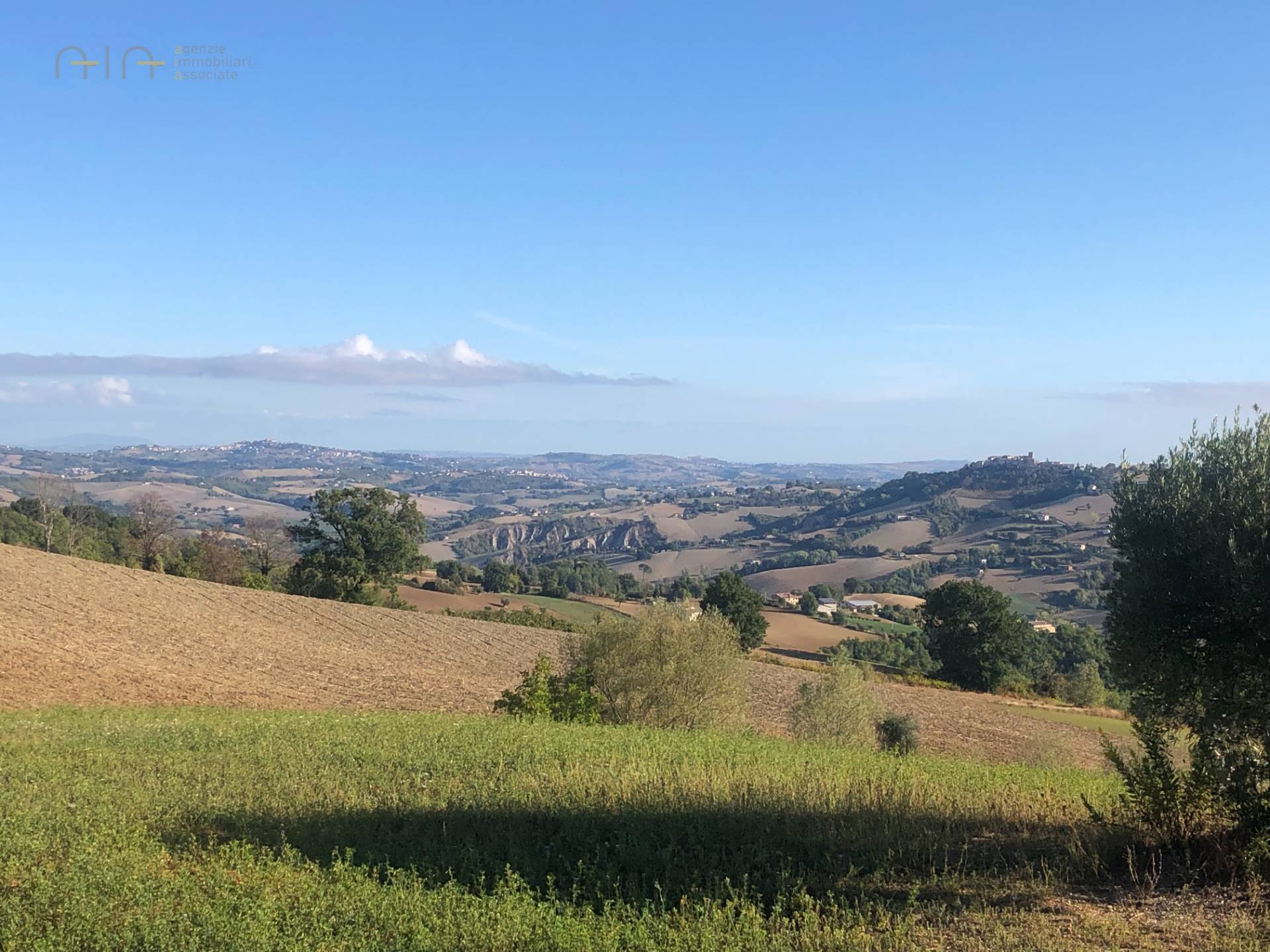 Casale Colonico Rustico in vendita a Santa Vittoria in Matenano