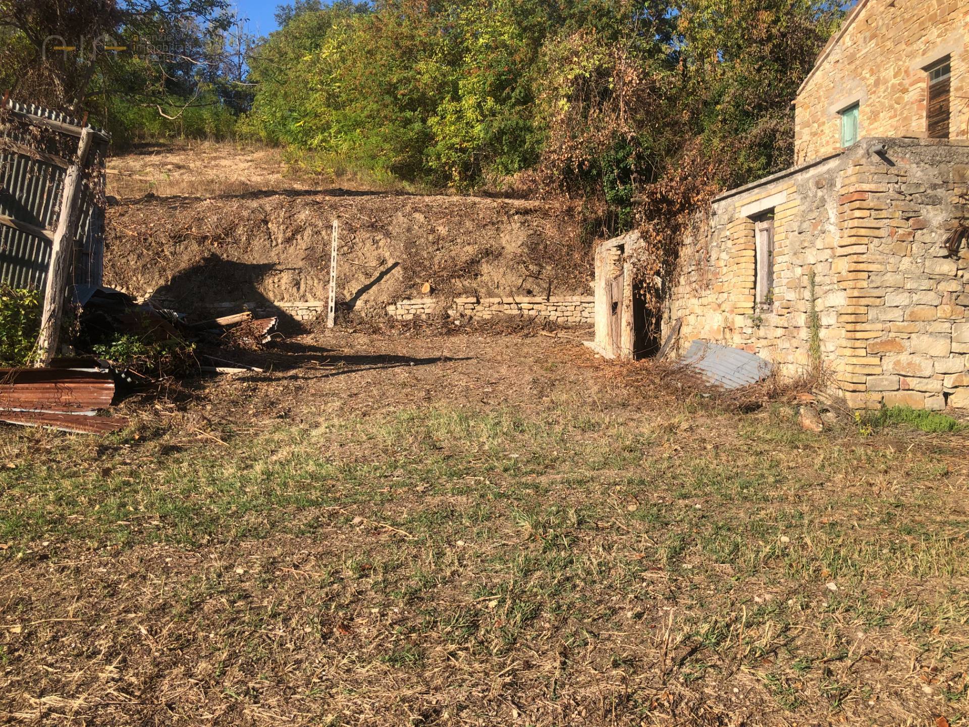 Casale Colonico Rustico in vendita a Santa Vittoria in Matenano
