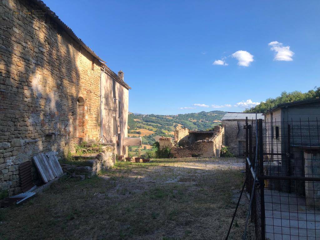 Casale Colonico Rustico in vendita a Montefalcone Appennino, San Biagio