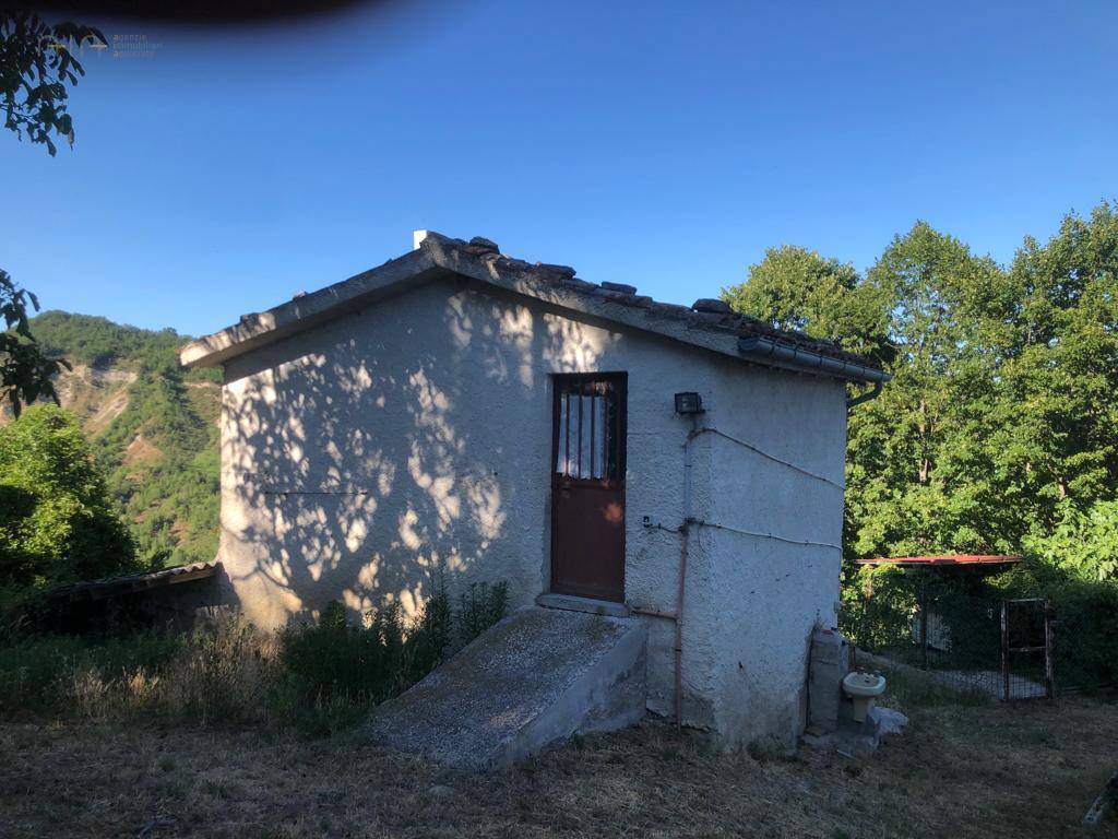 Casale Colonico Rustico in vendita a Montefalcone Appennino, San Biagio