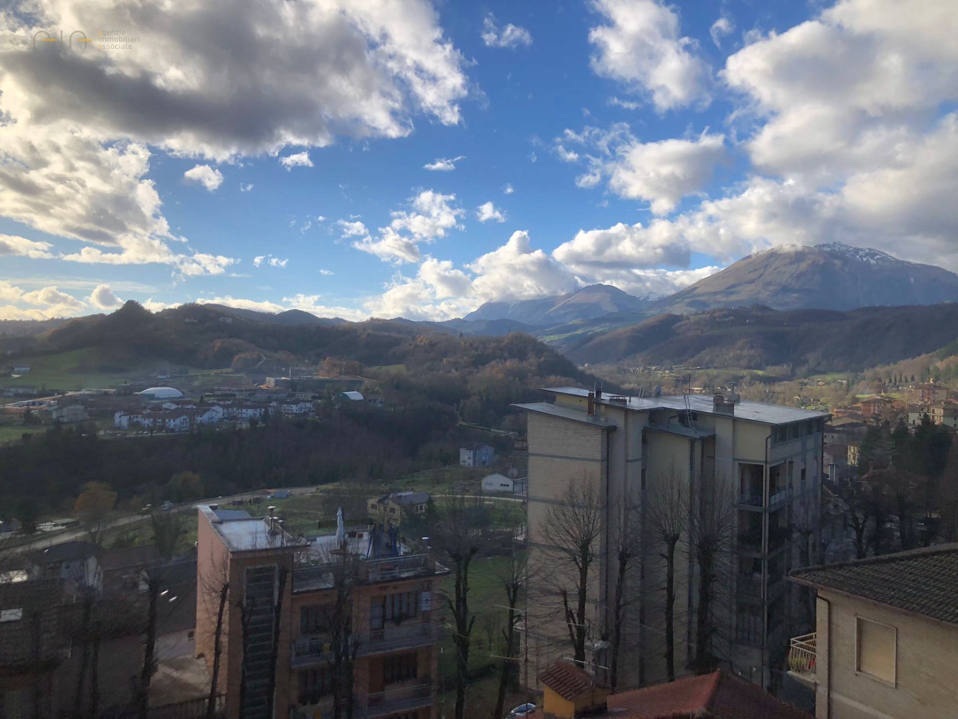 Appartamento in vendita a Amandola, Centrale / Centro Storico