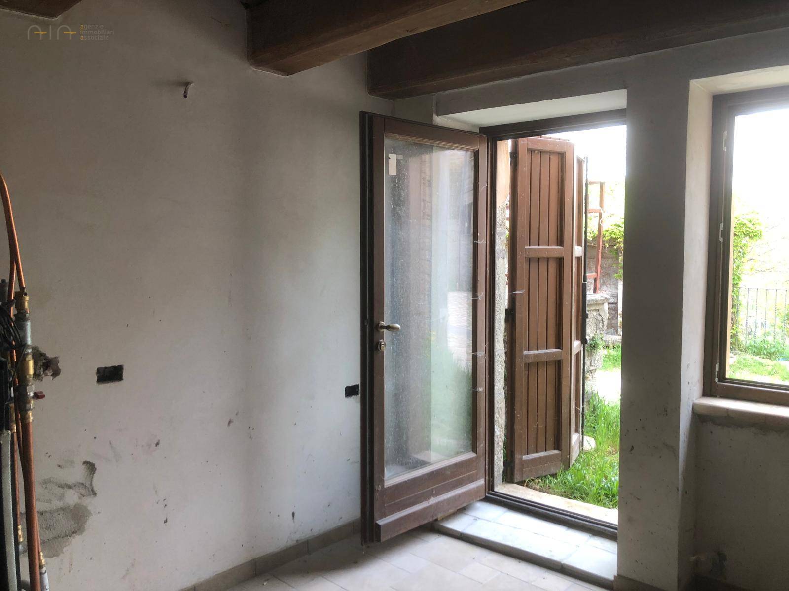 Casa cielo - terra in vendita a Montemonaco, Montana