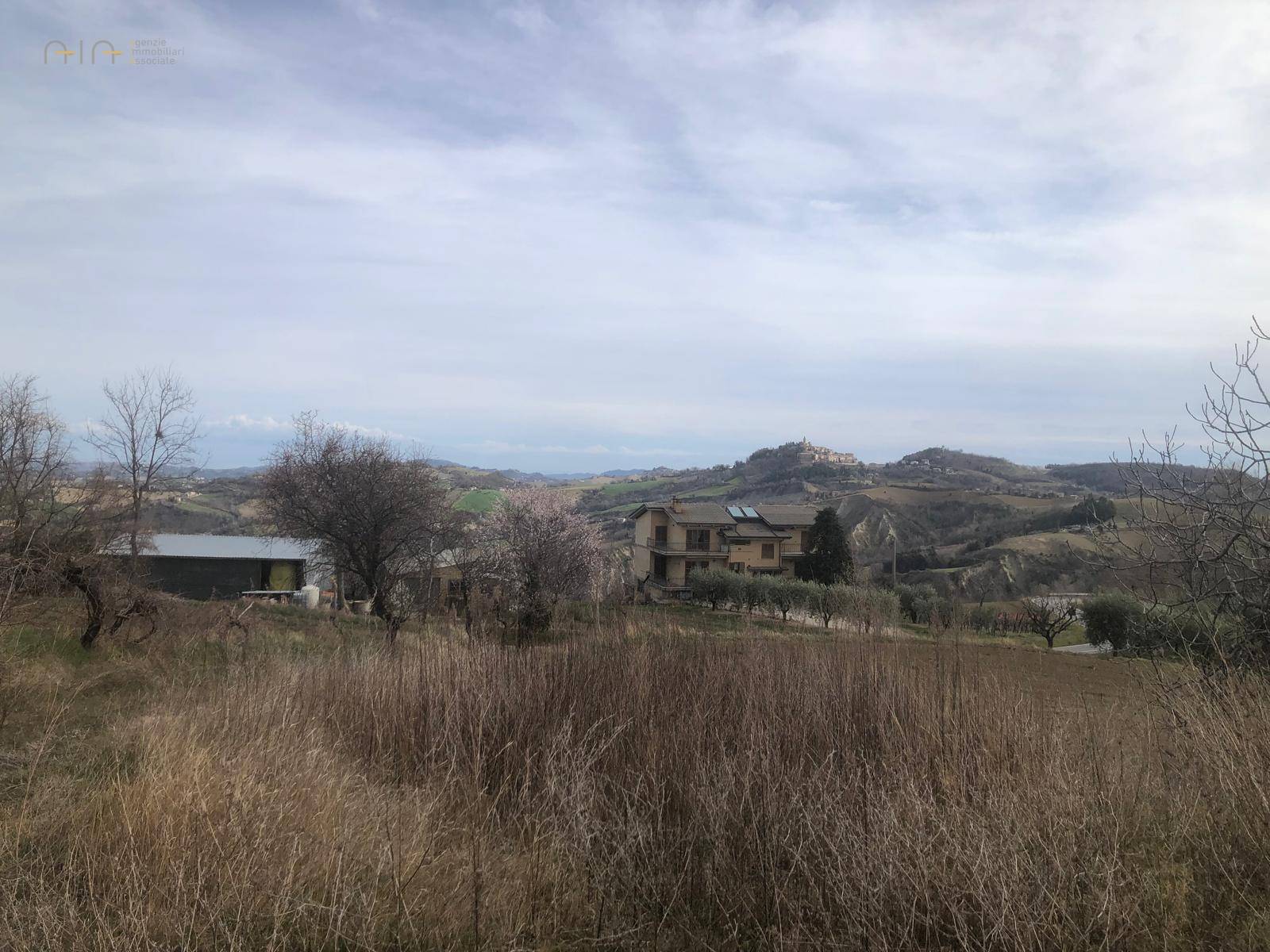 Casale Colonico Rustico in vendita a Santa Vittoria in Matenano