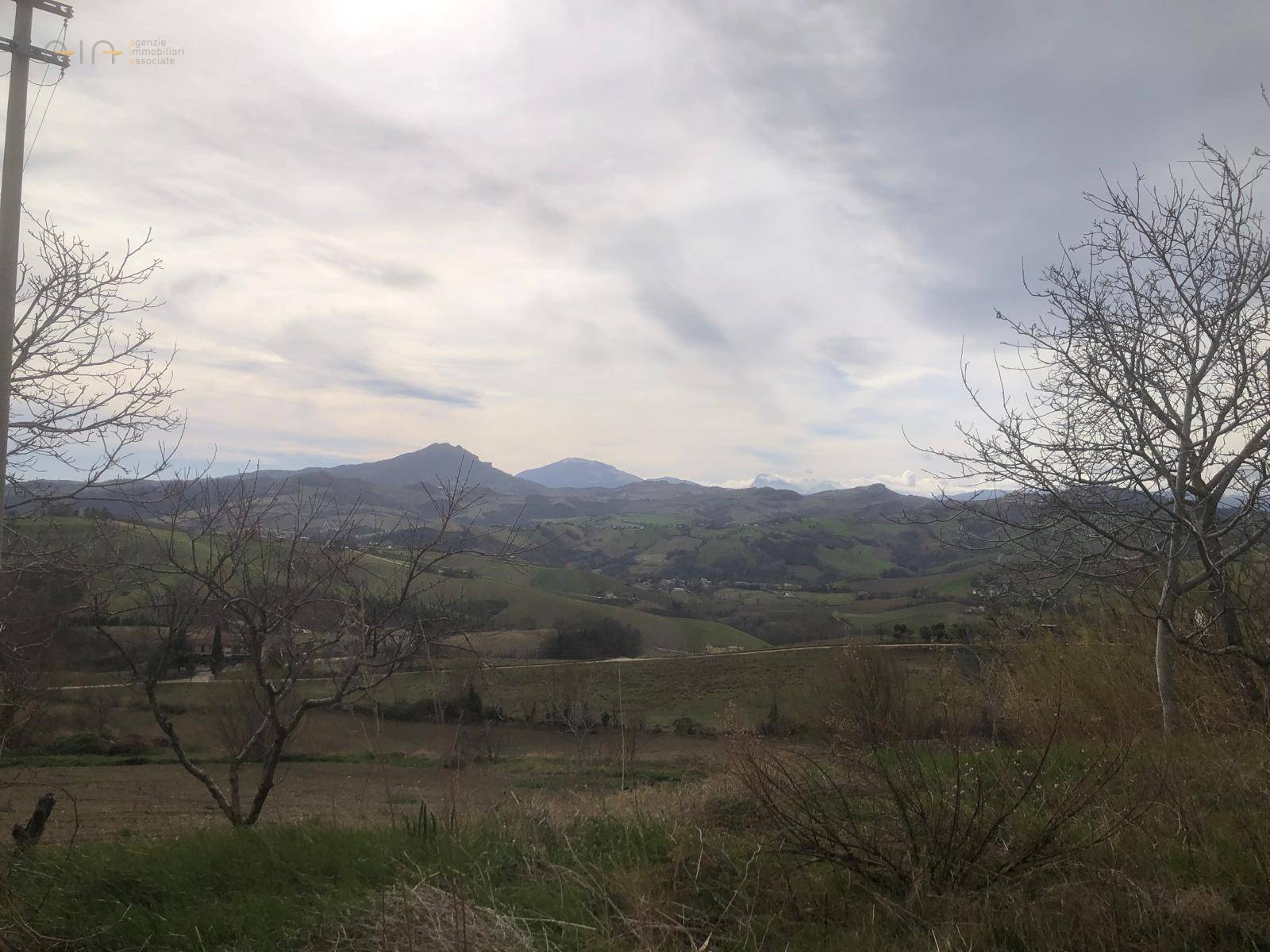 Casale Colonico Rustico in vendita a Santa Vittoria in Matenano