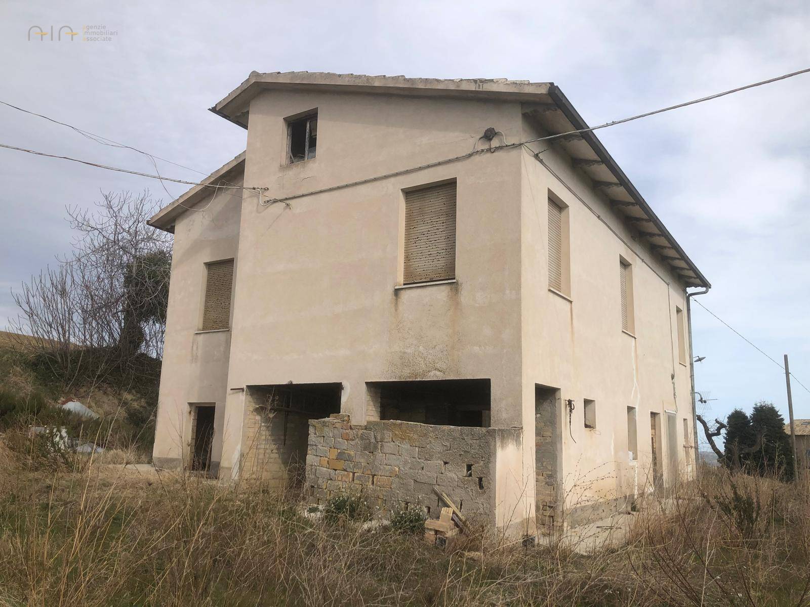 Casale Colonico Rustico in vendita a Santa Vittoria in Matenano
