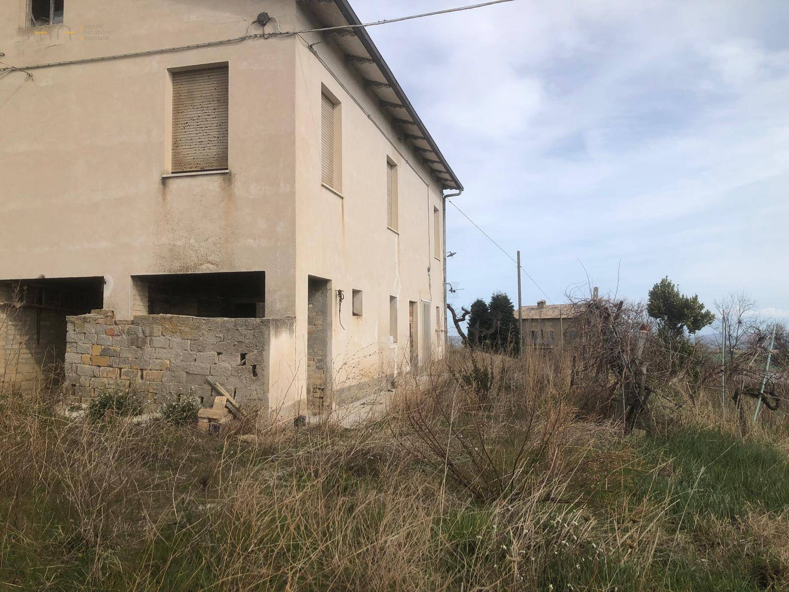 Casale Colonico Rustico in vendita a Santa Vittoria in Matenano