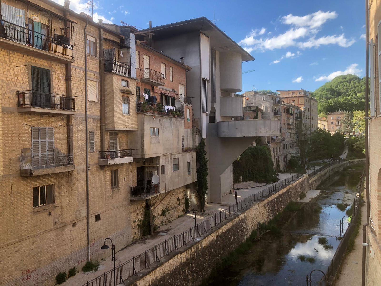 Appartamento in vendita a Comunanza, Centrale / Centro Storico