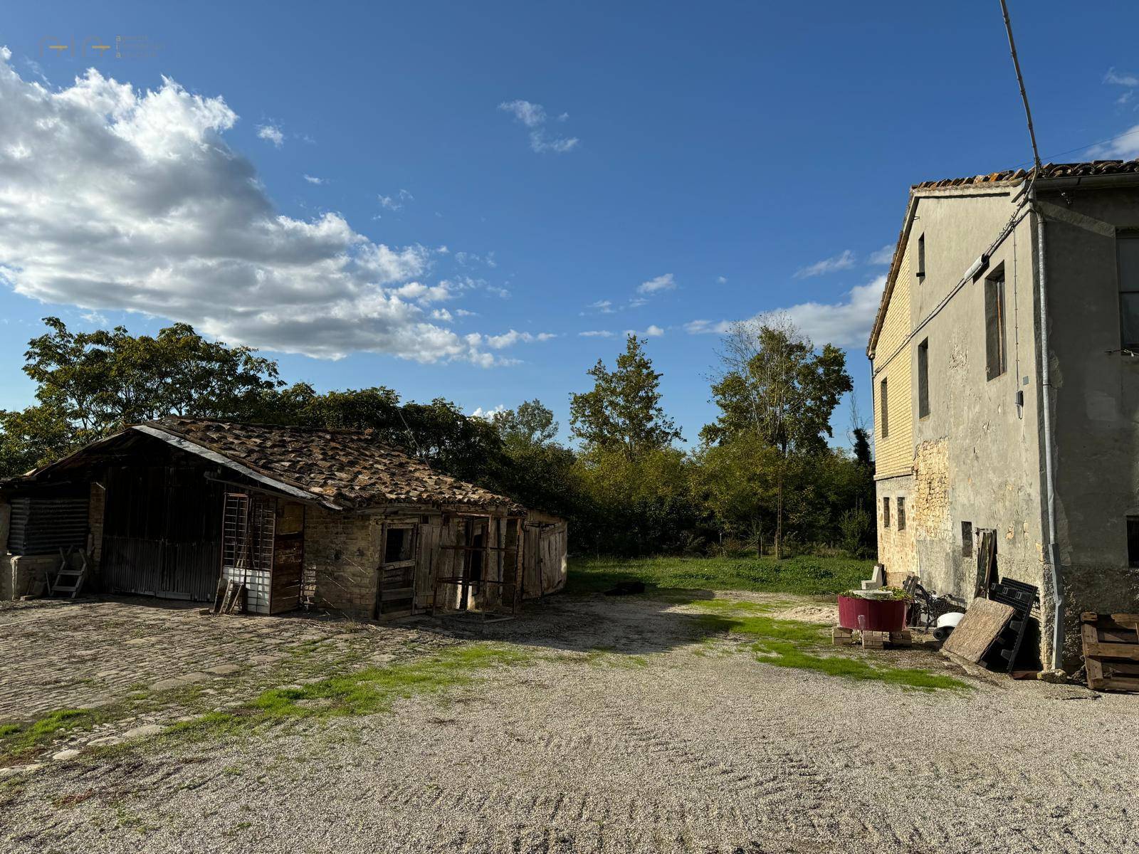 Casale Colonico Rustico in vendita a Servigliano