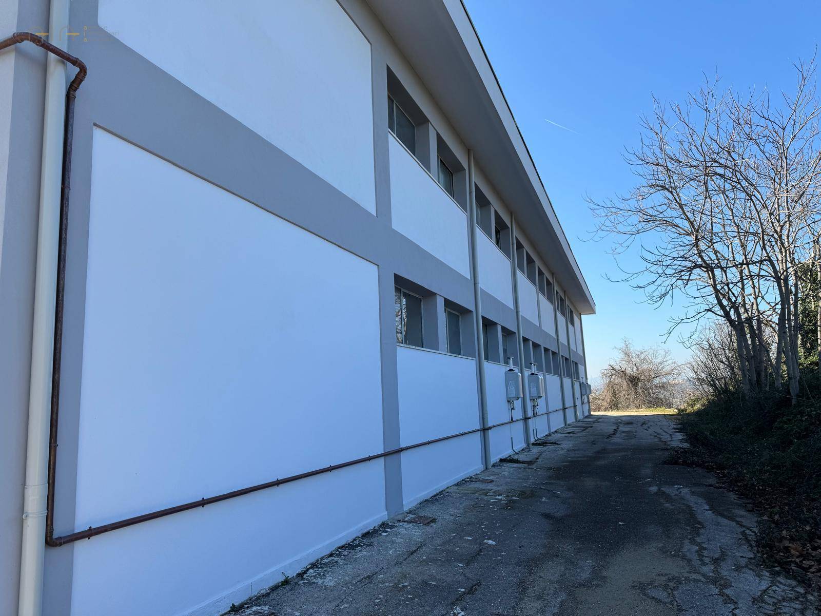 Locale Artigianale / Deposito in vendita a Loro Piceno