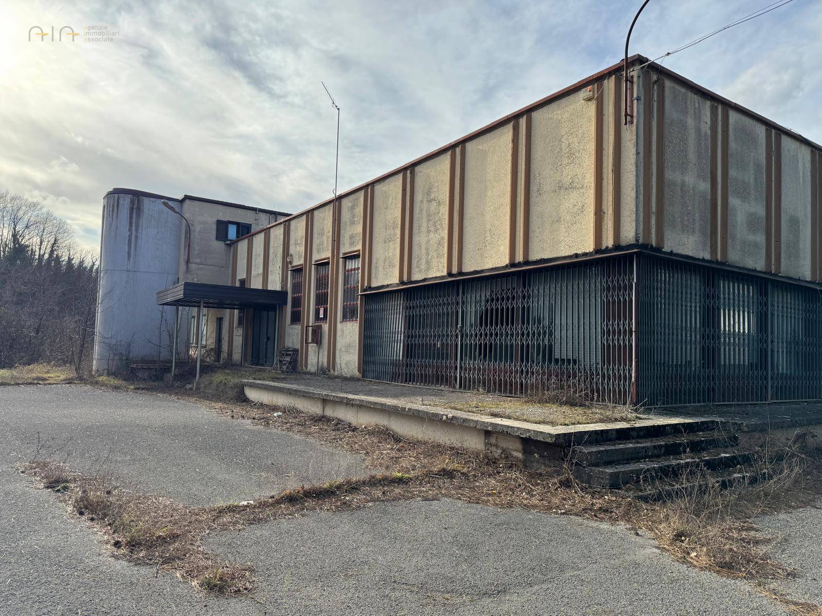 Locale Artigianale / Deposito in vendita a Comunanza, Montana