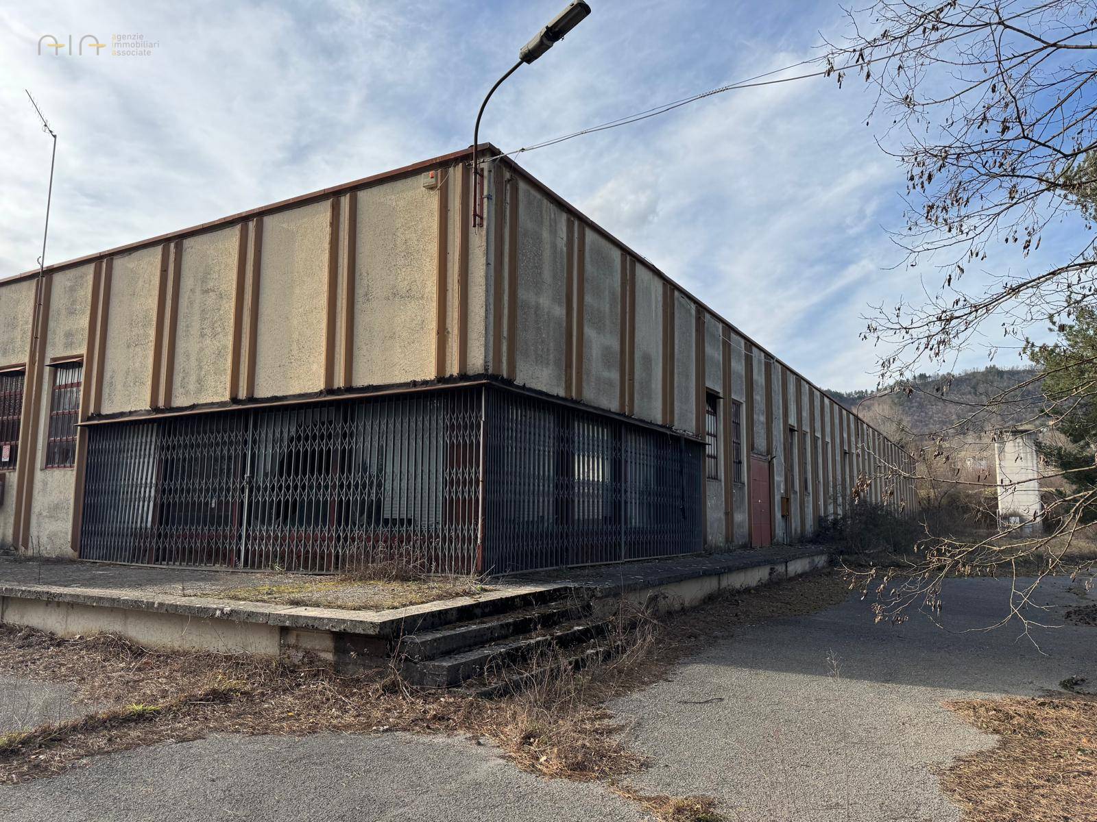 Locale Artigianale / Deposito in vendita a Comunanza, Montana