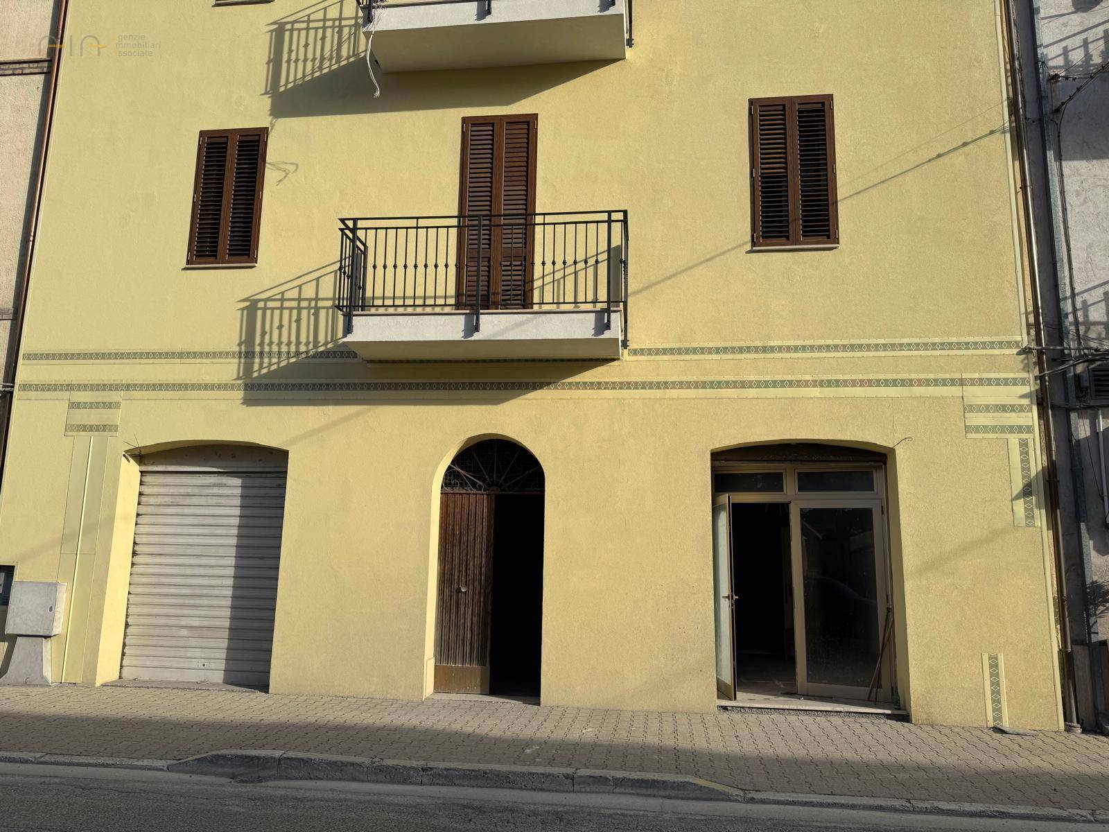 Locale Commerciale in vendita a Comunanza, Centrale / Centro Storico