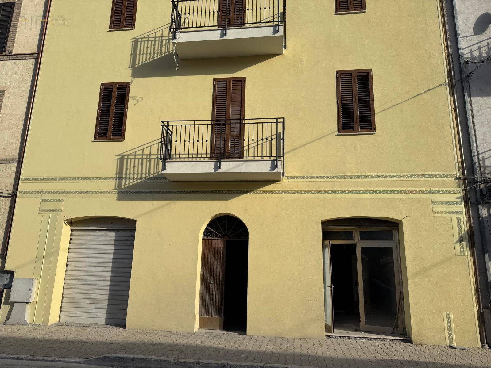 Locale Commerciale in vendita a Comunanza, Centrale / Centro Storico