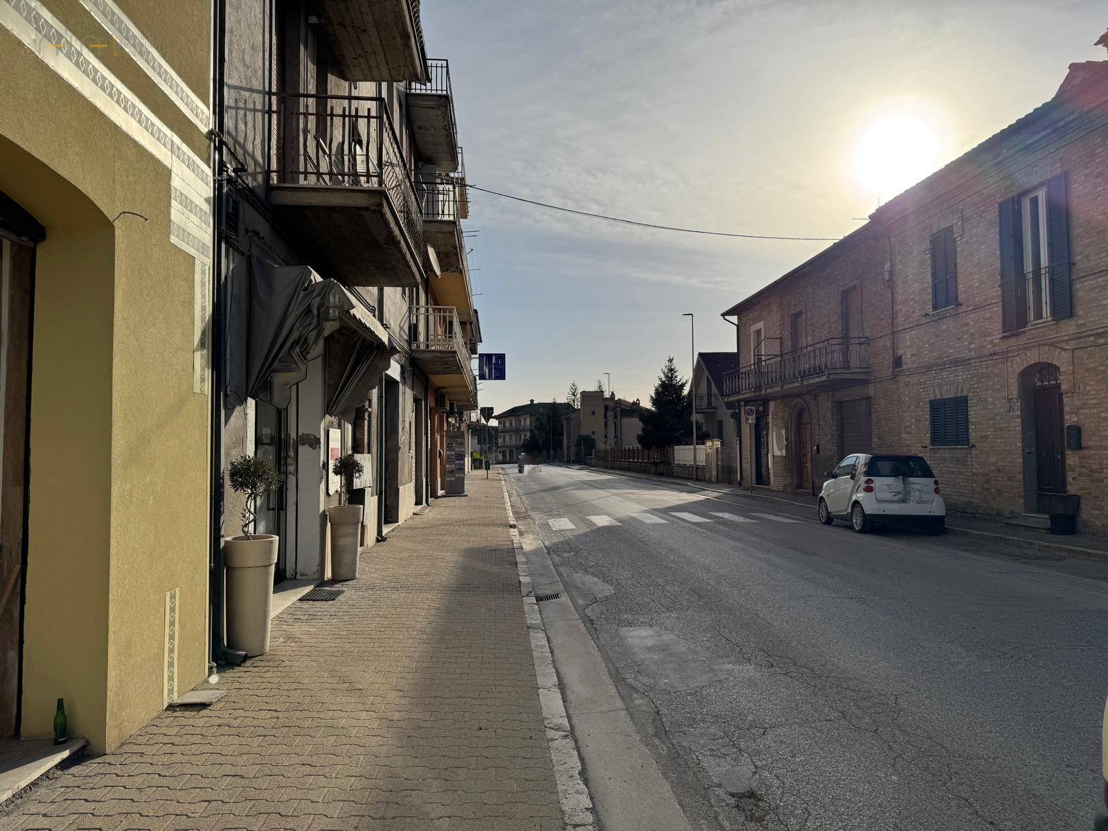 Locale Commerciale in vendita a Comunanza, Centrale / Centro Storico