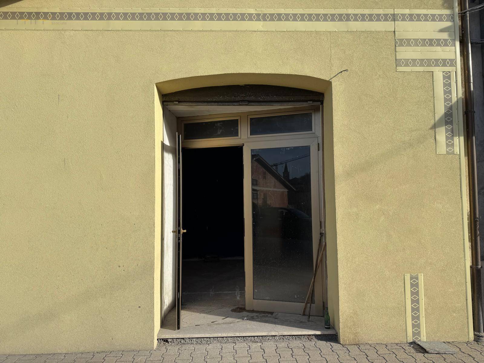 Locale Commerciale in vendita a Comunanza, Centrale / Centro Storico