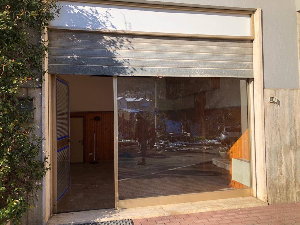 Ufficio / Studio Professionale in affitto a Comunanza, Centrale / Centro Storico