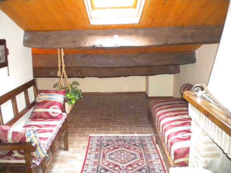 Casa cielo - terra in vendita a Comunanza, Centrale / Centro Storico