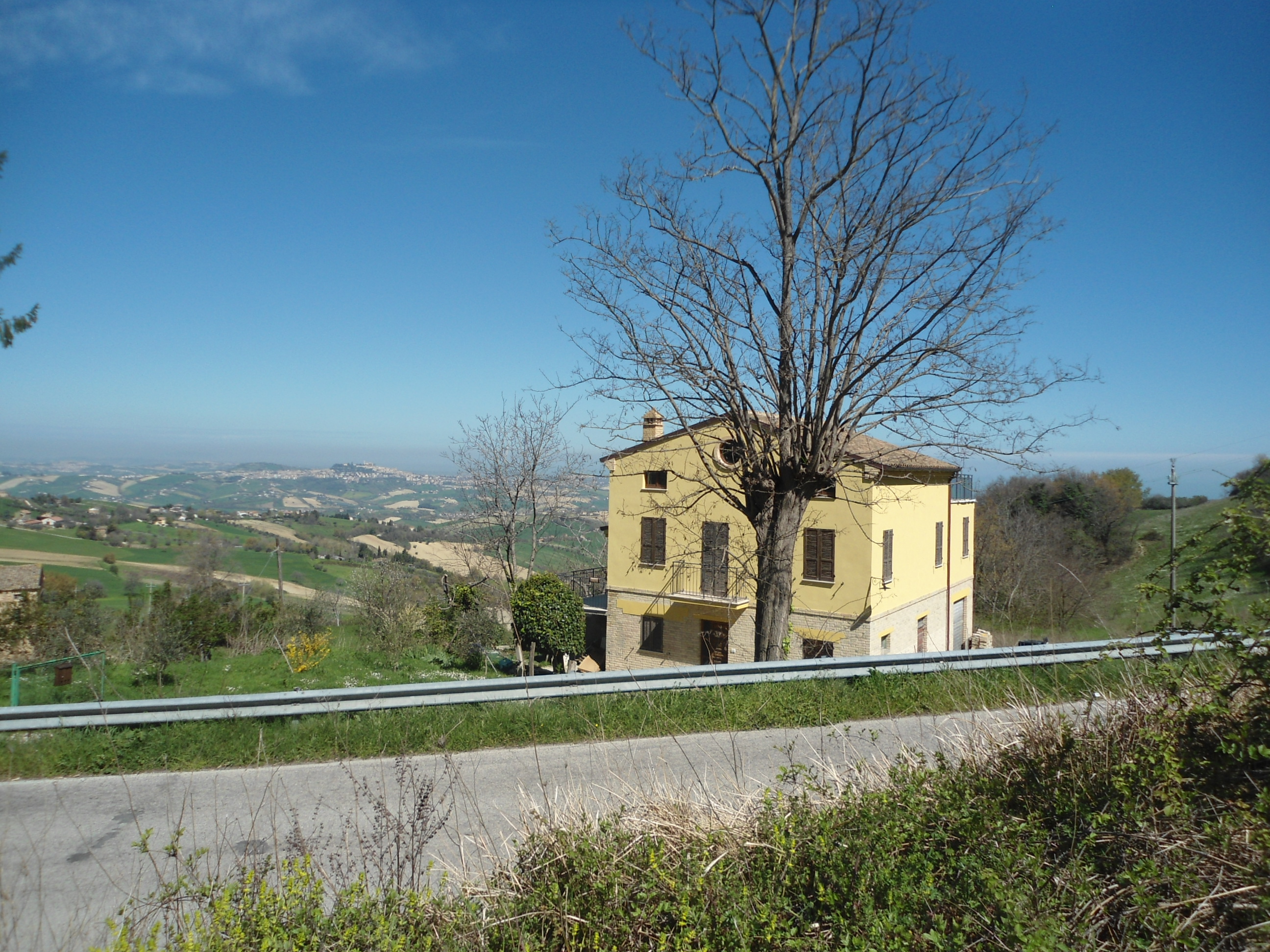 Casale Colonico Rustico in vendita a Monterubbiano
