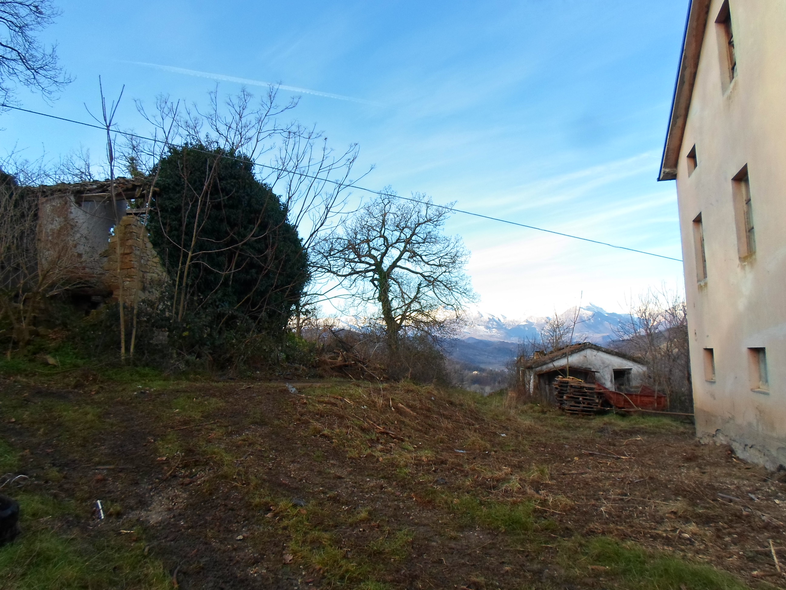 Casale Colonico Rustico in vendita a Force, Collinare