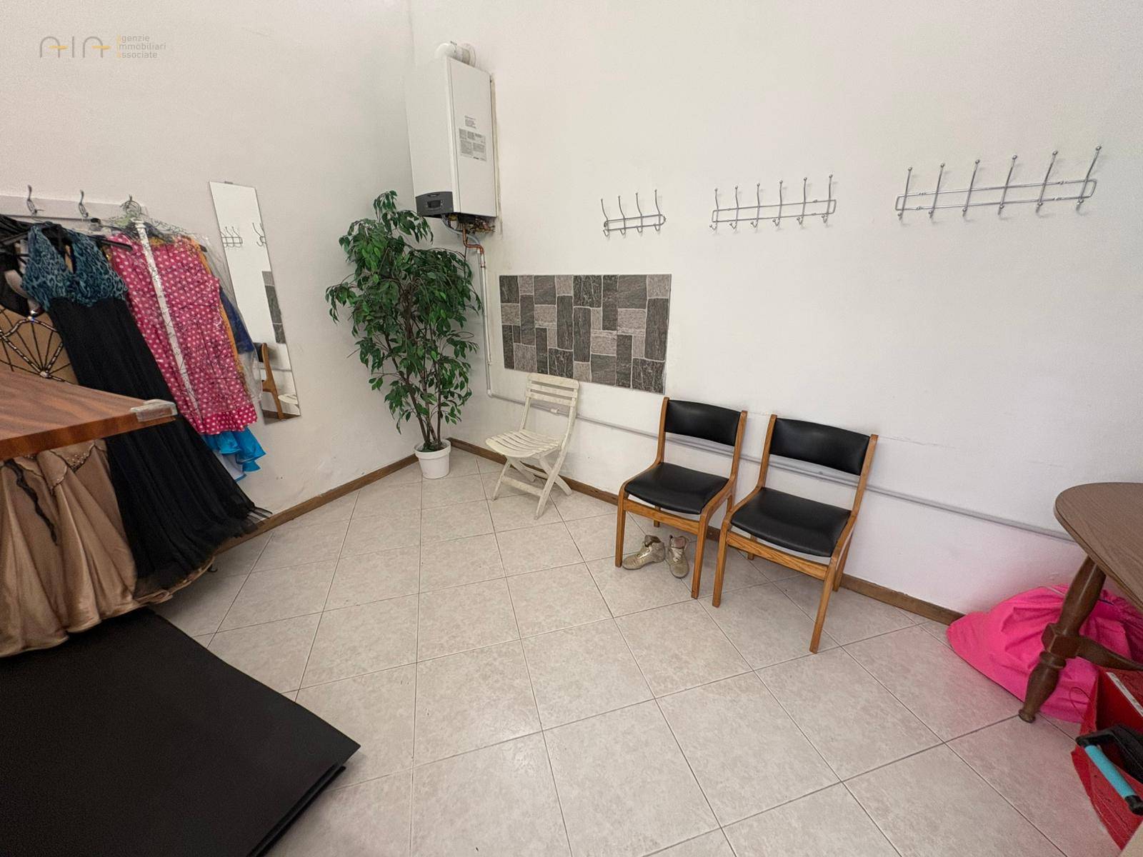 Locale Commerciale in affitto a Amandola, Centrale / Centro Storico