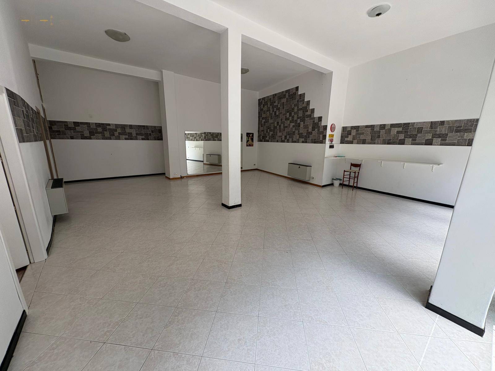 Locale Commerciale in affitto a Amandola, Centrale / Centro Storico