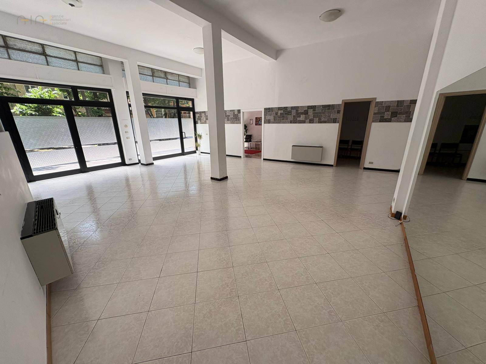 Locale Commerciale in affitto a Amandola, Centrale / Centro Storico