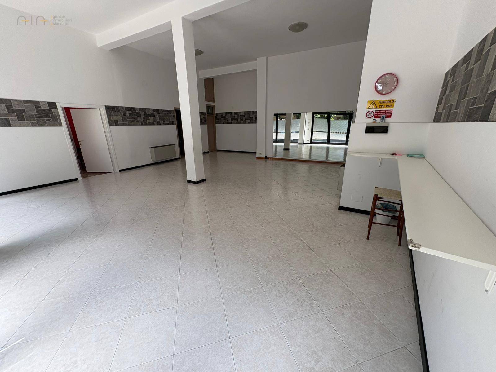 Locale Commerciale in affitto a Amandola, Centrale / Centro Storico