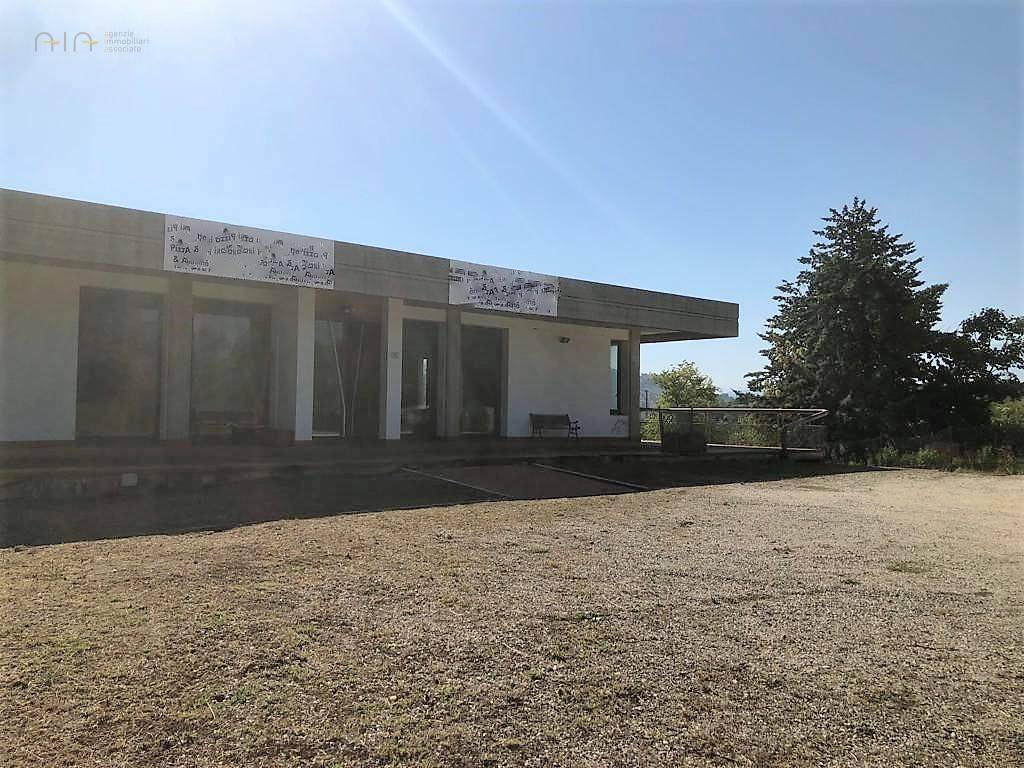 Locale Commerciale in vendita a Canzano